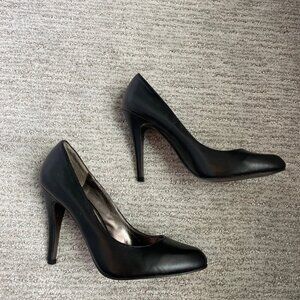 Charles by Charles David black leather pump